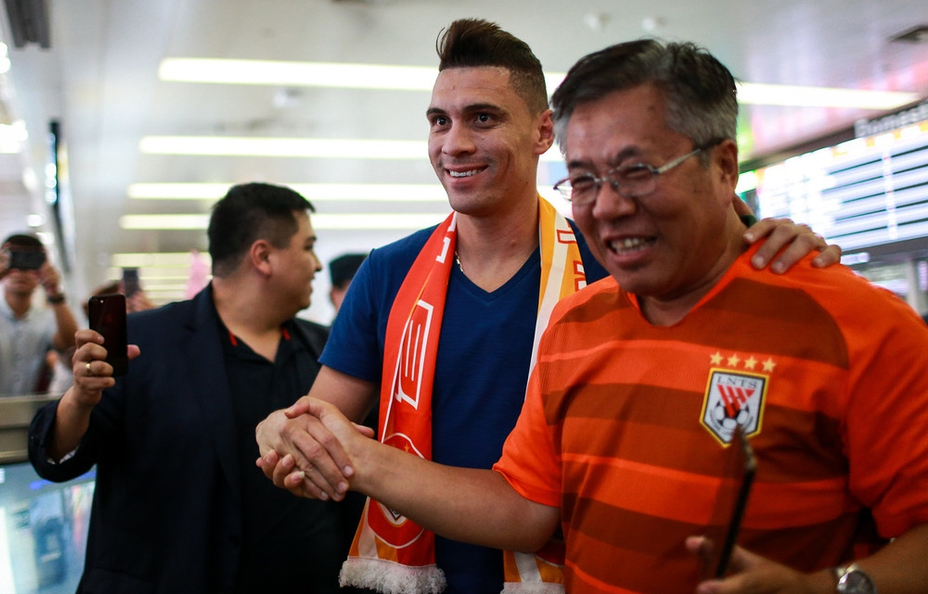 包含萨克拉门托国王训练开放日，今晨造点机会引欢呼，中超在即，资深球员宣示担当的词条