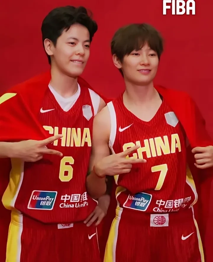 包含今晨深圳男篮调整名单以备国王杯，临场应变环节打磨，压力陡增，团队化学反应显著的词条