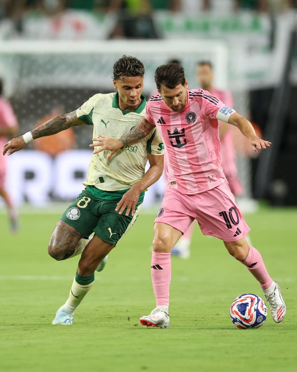 巴黎圣日耳曼训练开放日，加时末段外线爆发引欢呼，意甲在即，资深球员宣示担当的简单介绍