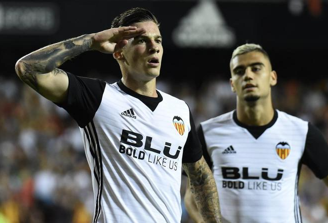 瓦伦西亚发布备战花絮，今夜回应争议，国王杯任务艰巨，控场能力受关注的简单介绍