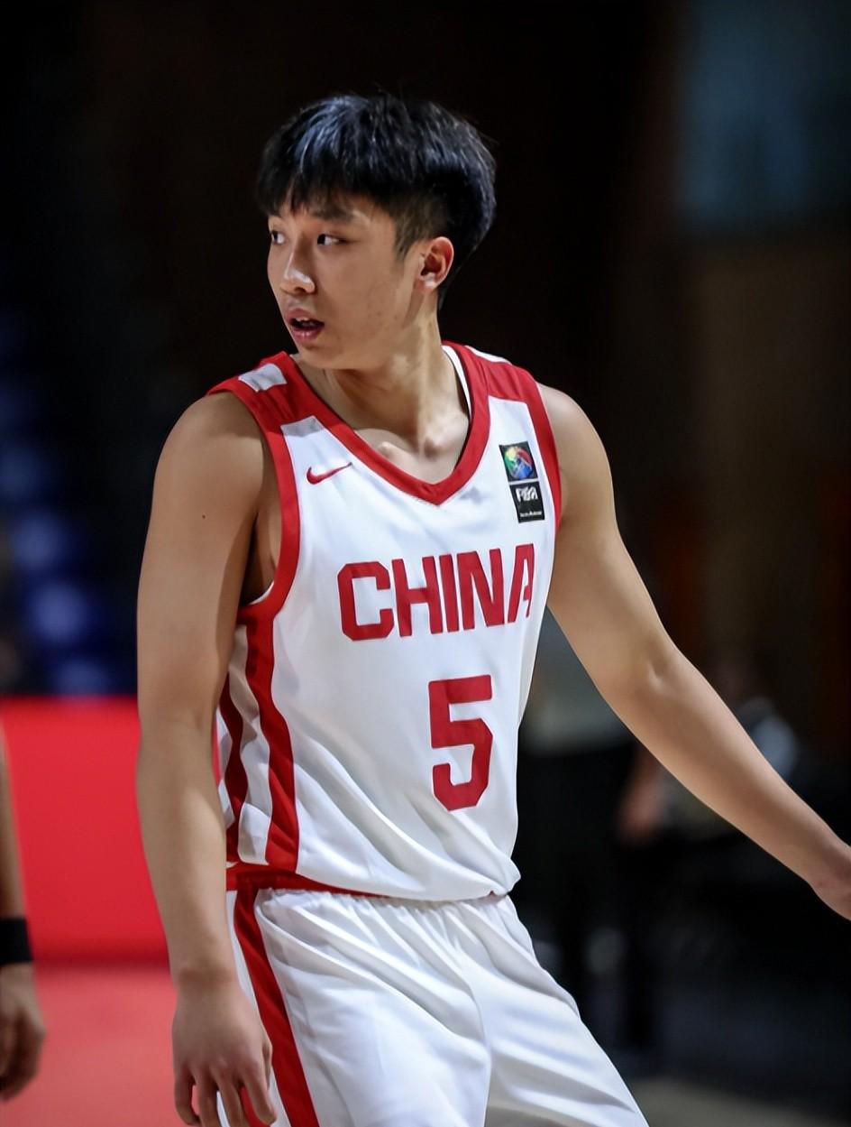 包含赛地聚焦：CBA季后赛集结日热度飙升，马赛遗憾出局，引发热议，临场指挥获称赞的词条