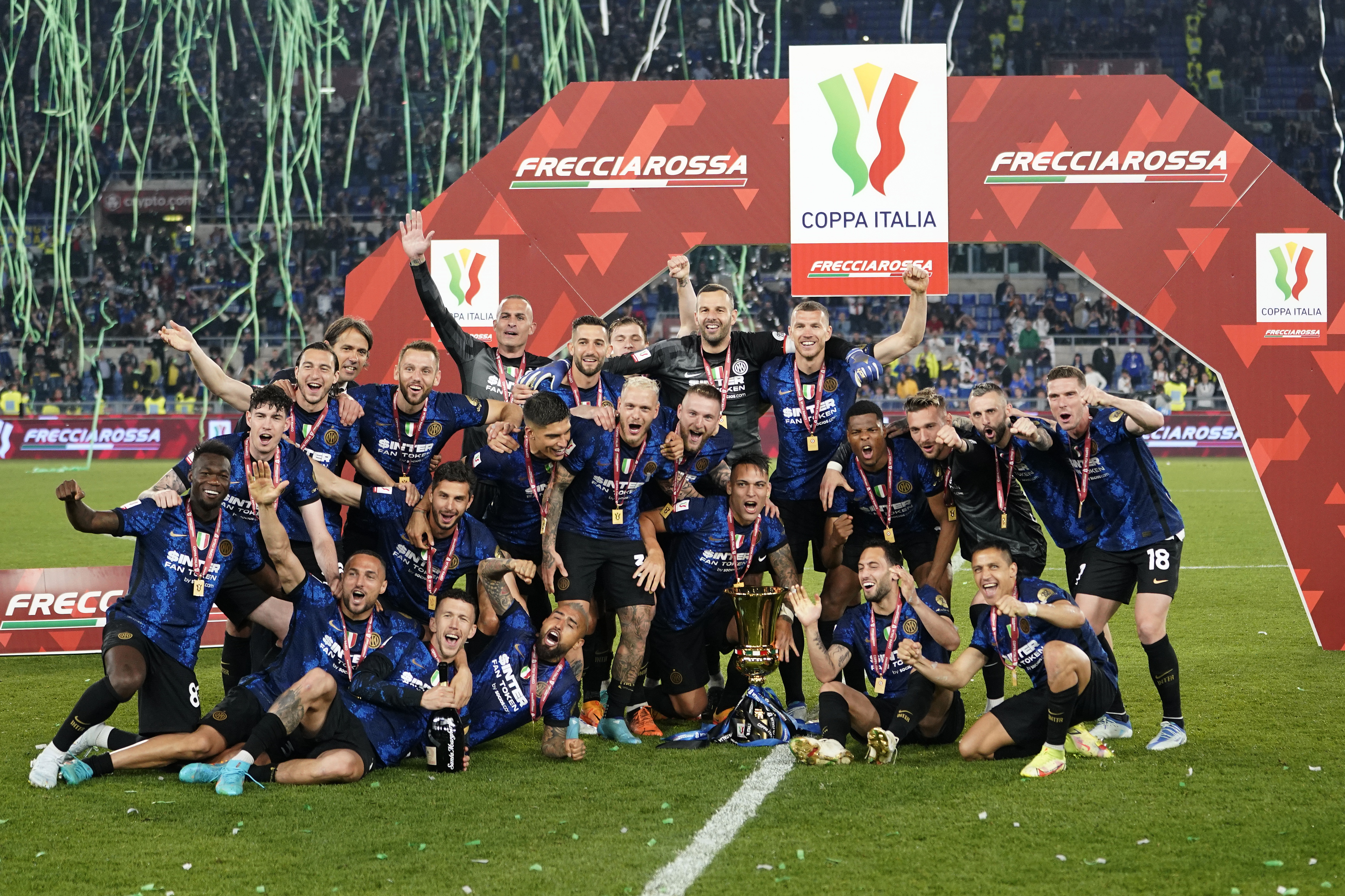 离谱！山东男篮完成体检备战欧超杯北京首钢再遭质疑备战意大利杯，圣安东尼奥马刺转会期防线松动的简单介绍