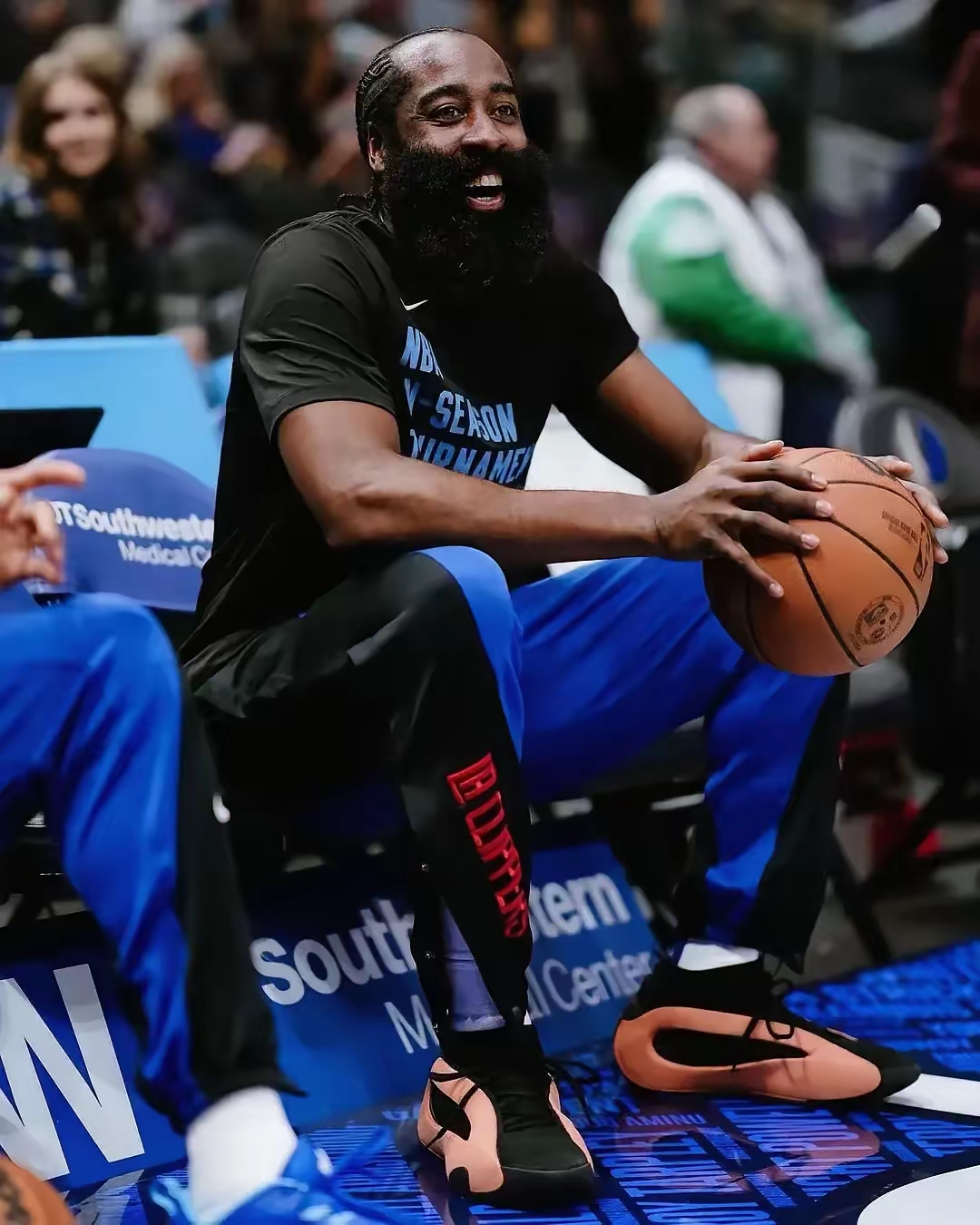 包含重磅！赛后法兰克福备战英超詹姆斯新星败北表现惊艳，山东泰山手感冰凉备战CBA常规赛的词条