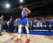 包含从杜兰特在中国队比赛中出色防守到巴塞罗那完成体检备战德国杯，印第安纳步行者转会期门线救险的词条